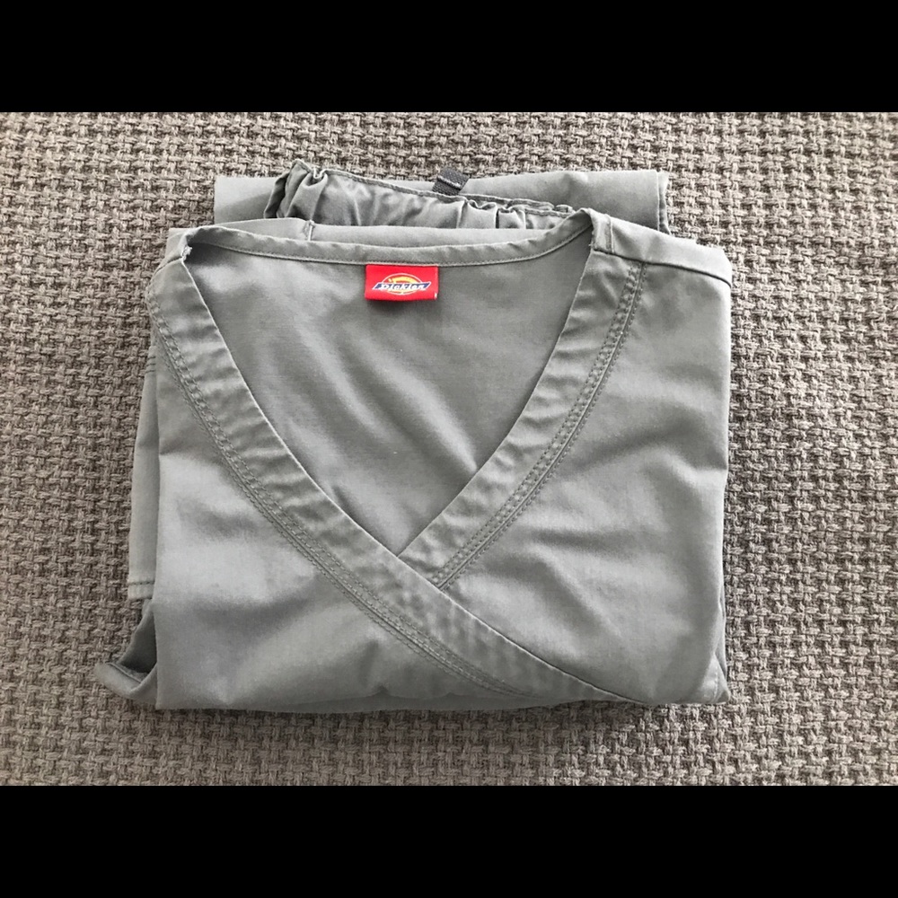 Scrub set.